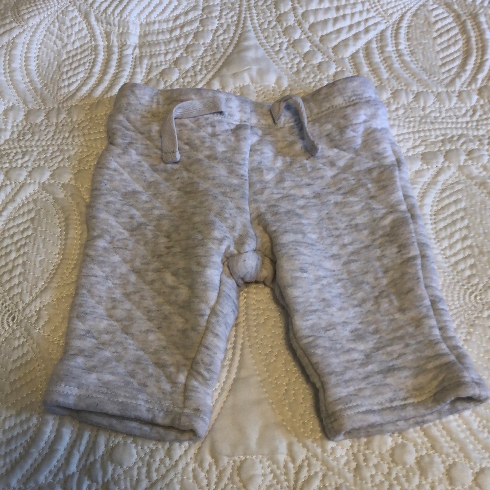 Gently used Janie and Jack sz 0-3 months heather gray quilted knit pants.
